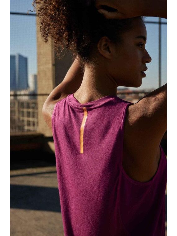 Camiseta Deportiva Ysabel Mora 70861 | Transpirable con Paneles Laterales|El Cajón de Noe